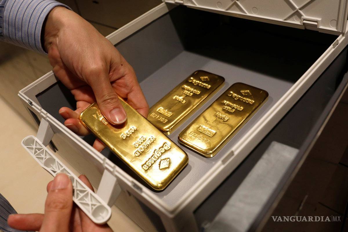 Precio de oro rompe nuevo récord histórico y supera los 2 mil dólares la onza a futuro en octubre