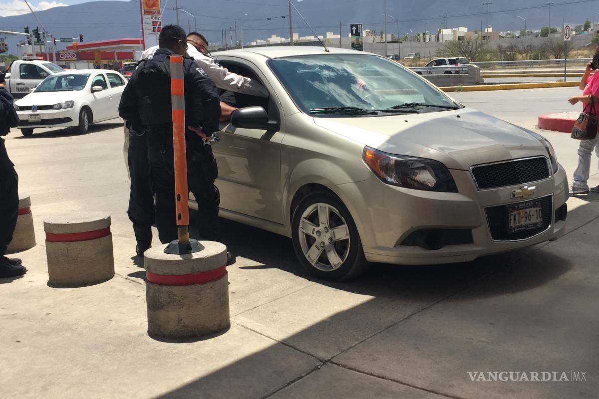 Hombre se pone violento en la Cruz Roja de Saltillo