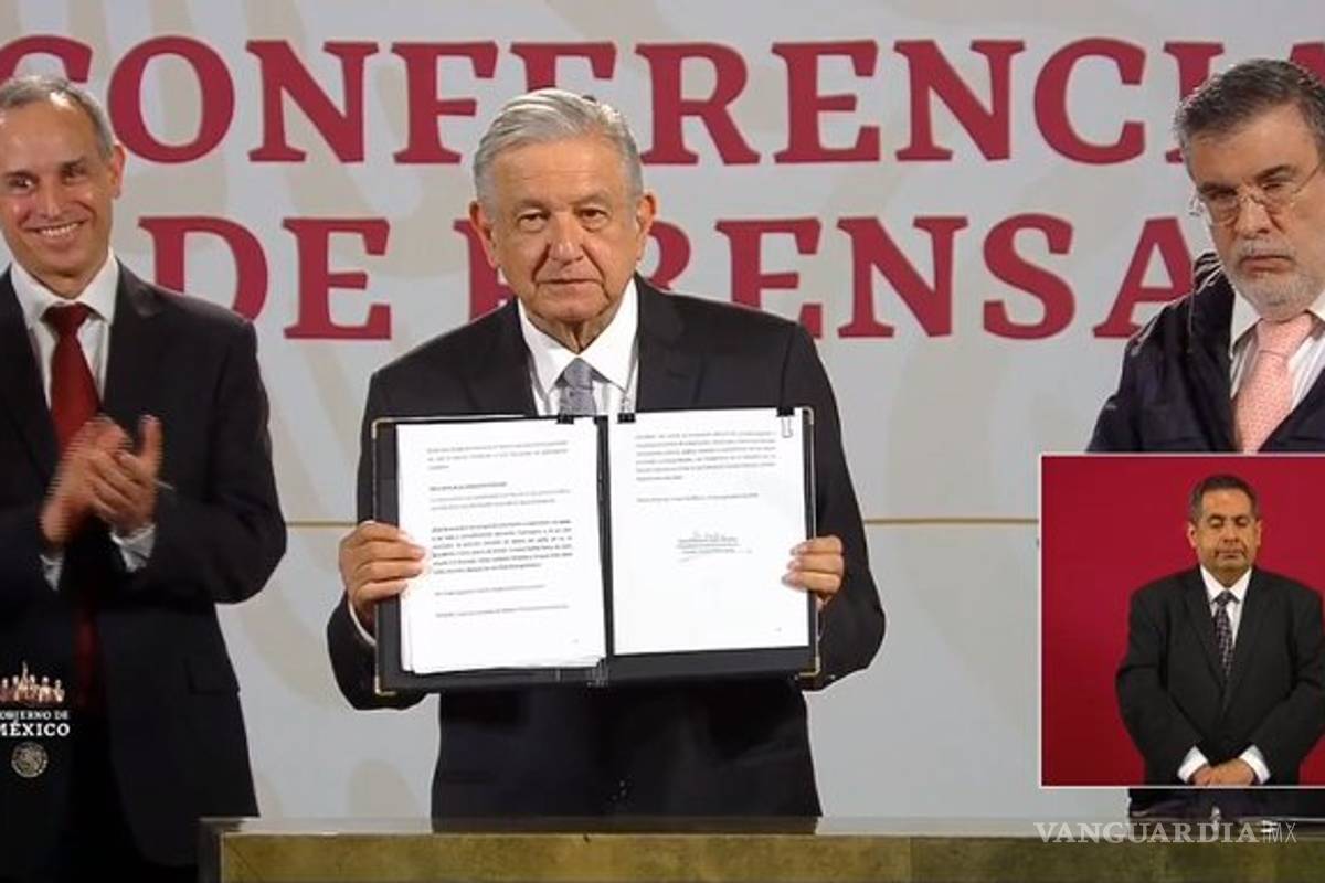 AMLO firma petición de consulta sobre juicio a expresidentes; hoy se enviará al Senado