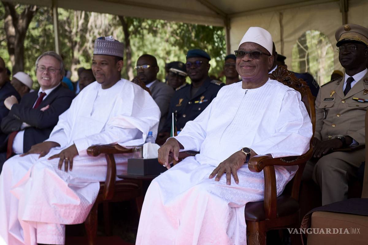 Guerrilleros de Malí arrestan al presidente y al primer ministro