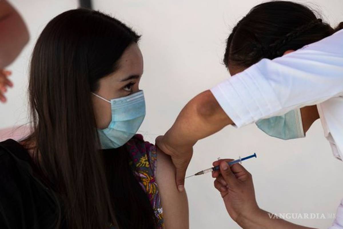 Médicos de pequeños consultorios también serán vacunados, señala AMLO