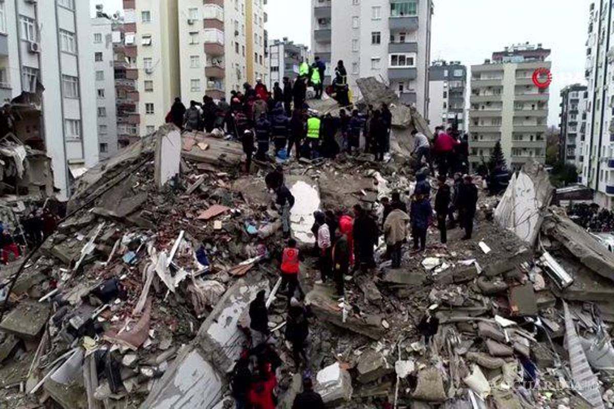 Ya son más de 2 mil 300 muertos por los sismos de Turquía y Siria