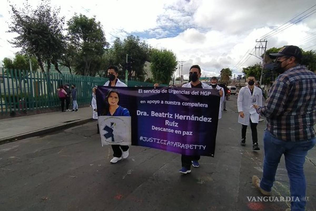 Marchan en silencio en Pachuca para exigir justicia por la doctora Beatriz Hernández