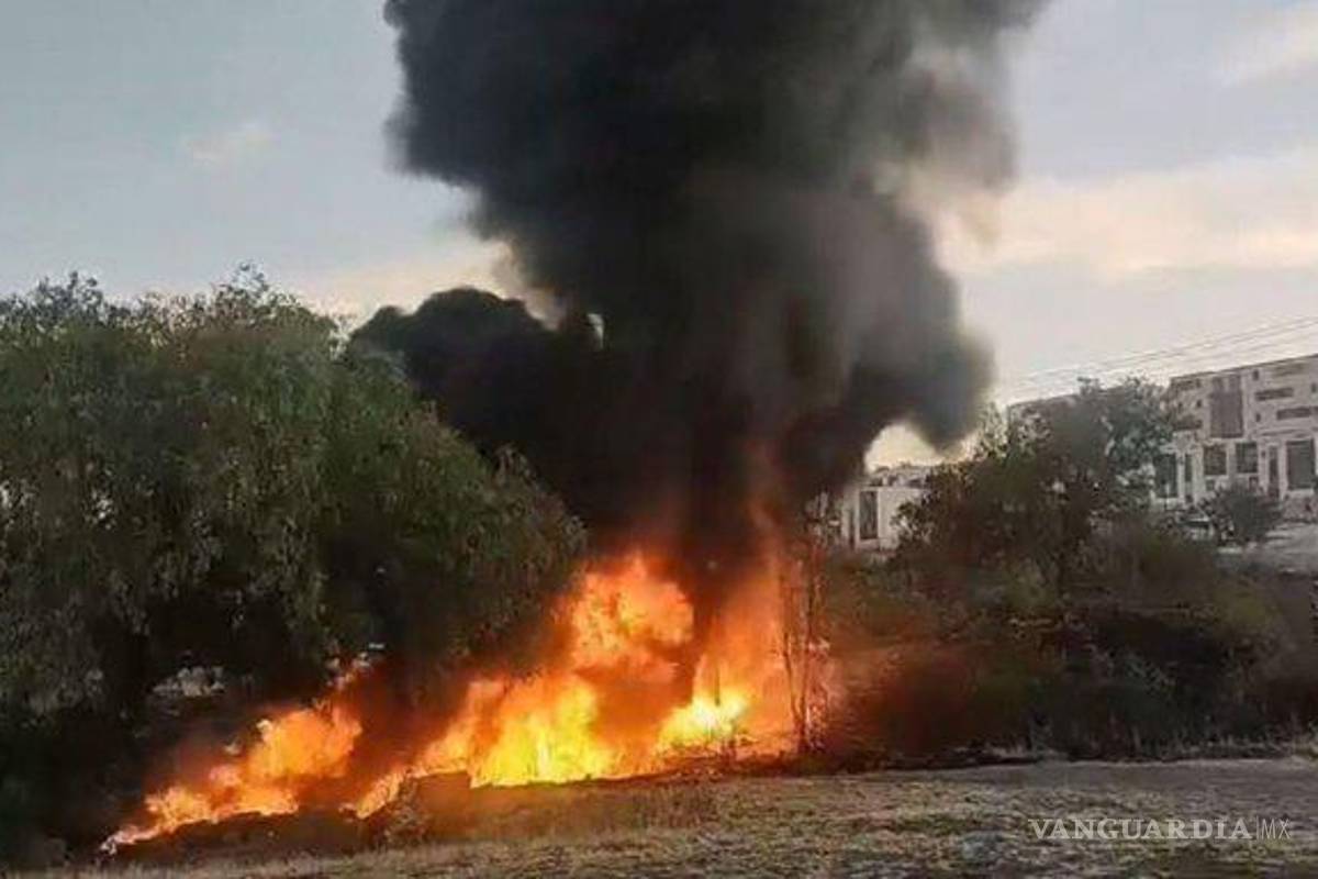‘Huachicolero’ muere calcinado tras estallar camioneta con combustible, en Atotonilco de Tula