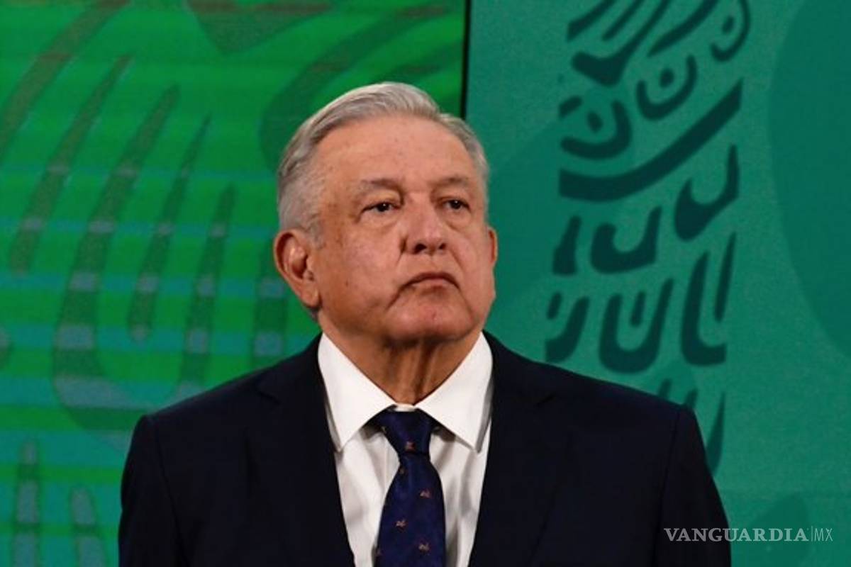 AMLO no menciona a Cienfuegos pero asegura que caso Ayotzinapa sigue abierto