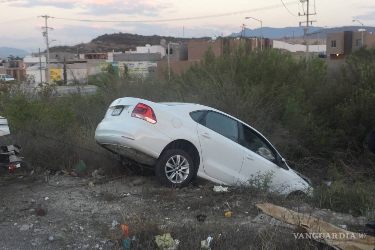 Chofer de Uber dormita y se sale del camino