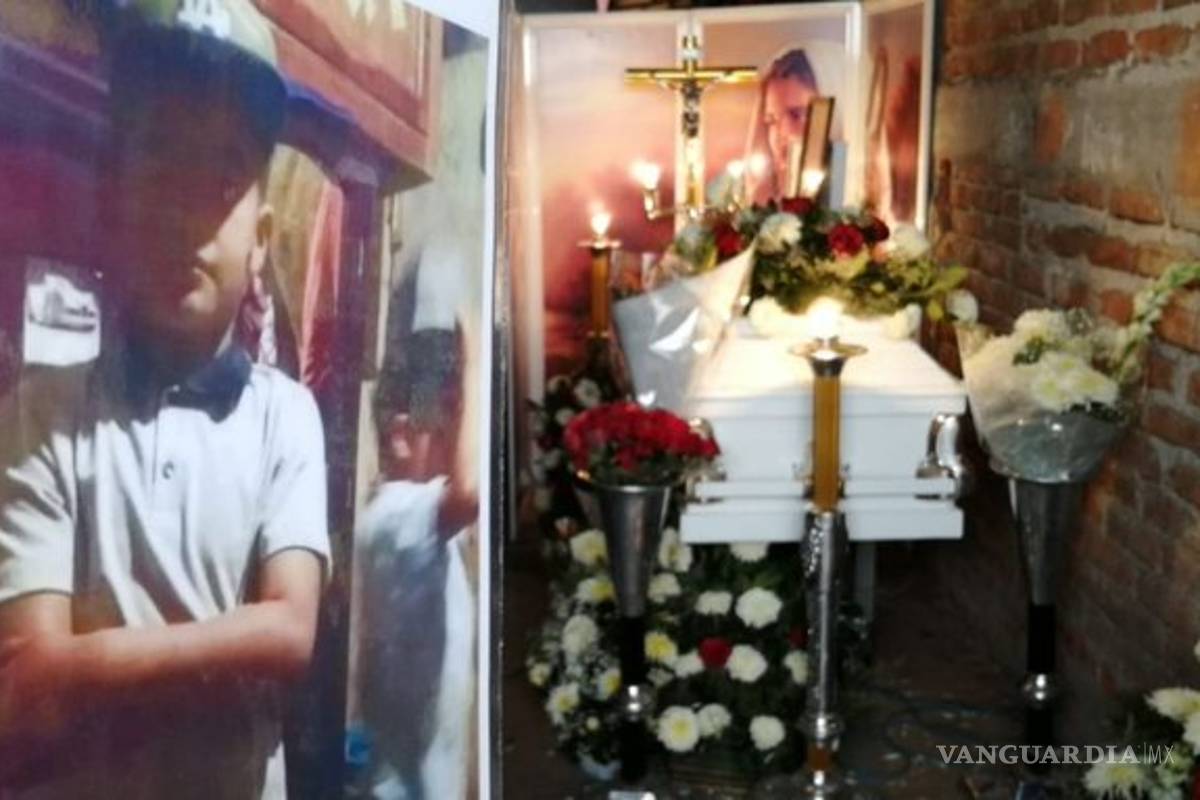 Acusan a policías de asesinar a niño que defendía a sus papás, en Irapuato