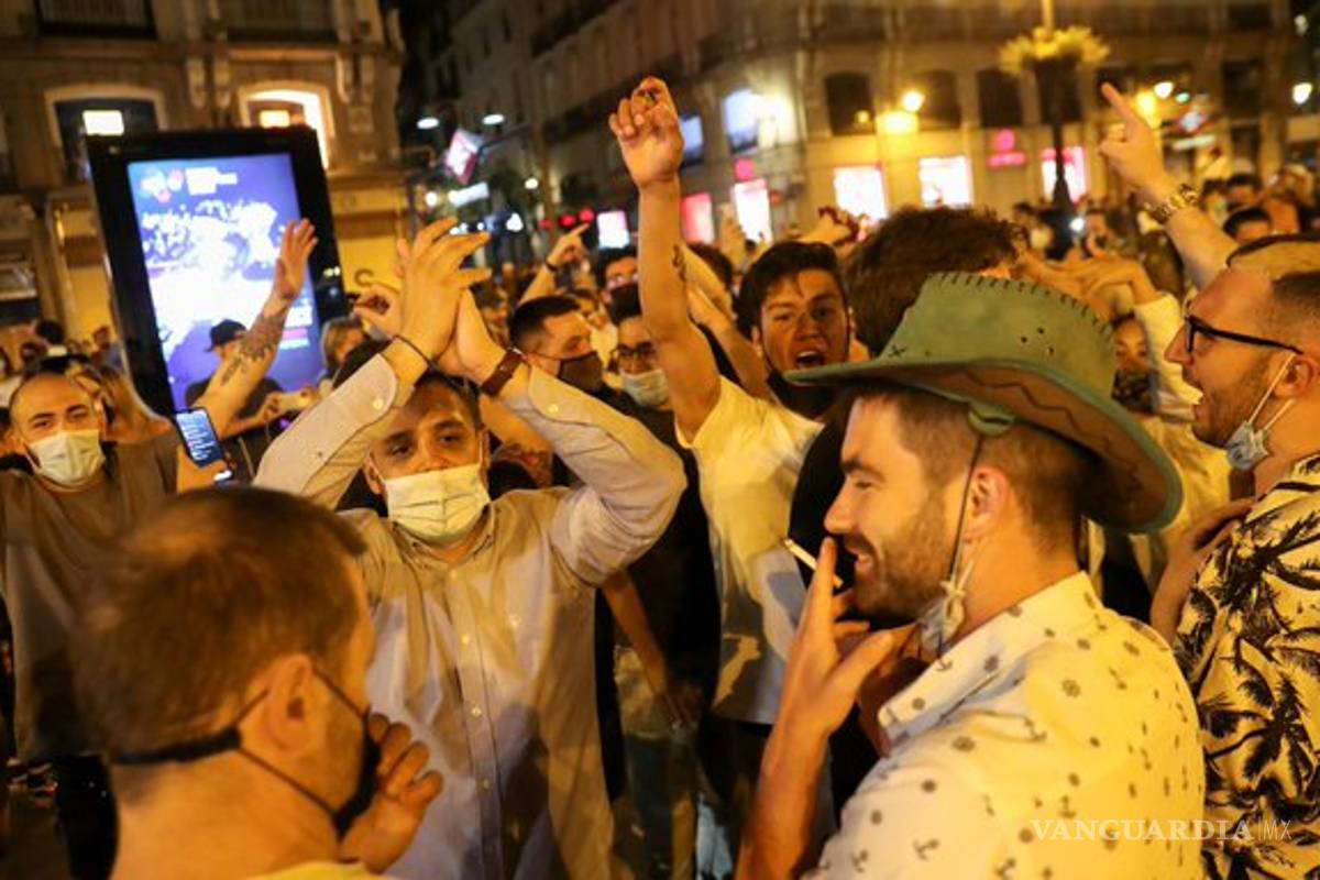 $!'Estallan' las fiestas en calles de España por fin de toque de queda
