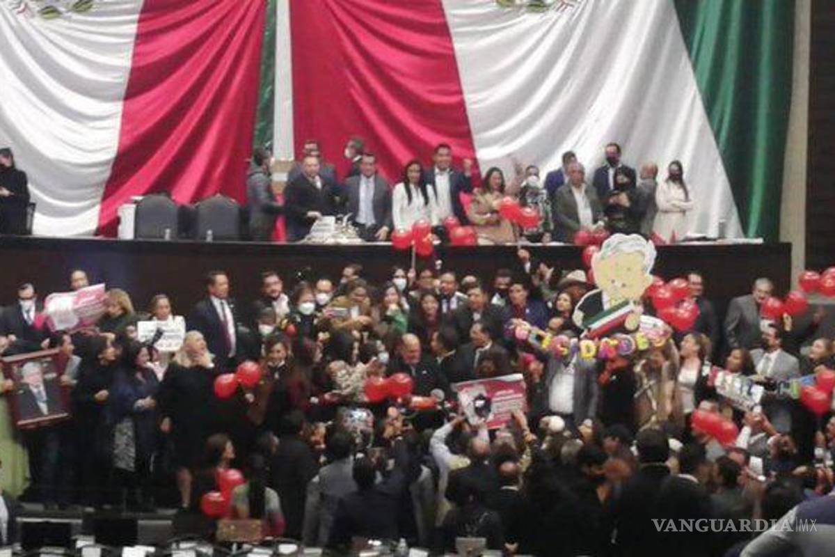 Llaman a destituir al director del Canal del Congreso por transmitir mañanitas a AMLO