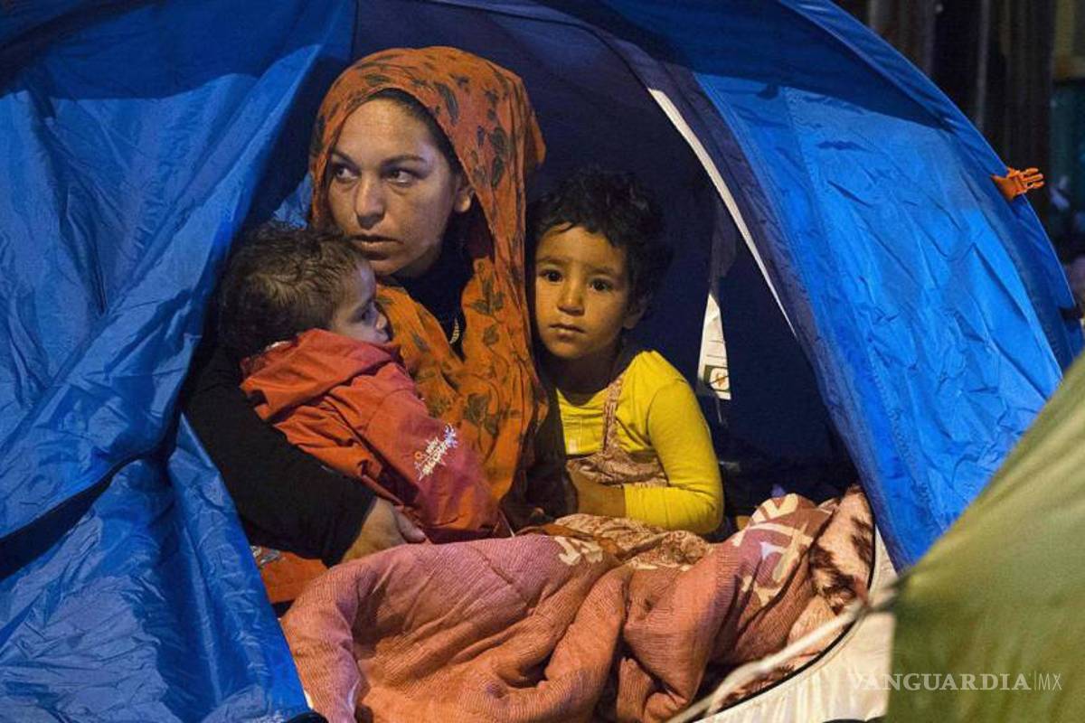 Francia desaloja a refugiados de 'La Jungla' de Calais