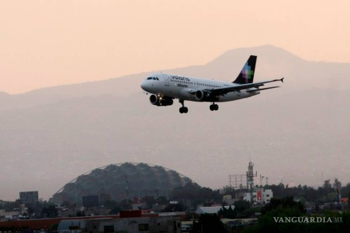 Evacuan avión en DF por falsa alerta de bomba