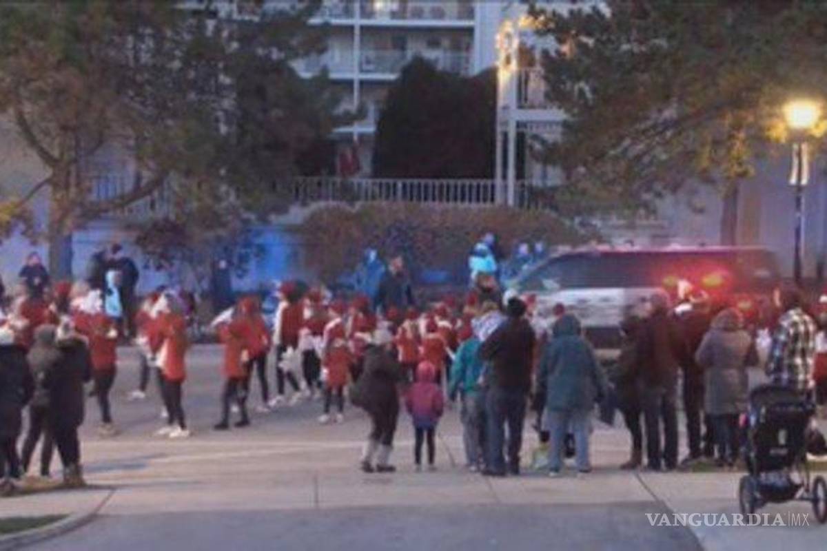 Camioneta arremete contra desfile navideño en Wisconsin, EU; reportan varios muertos