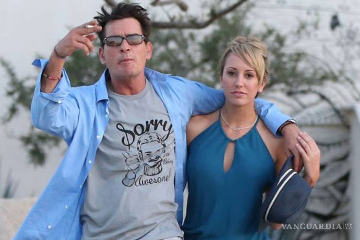 Charlie Sheen peleará contra ex actriz porno en juicio