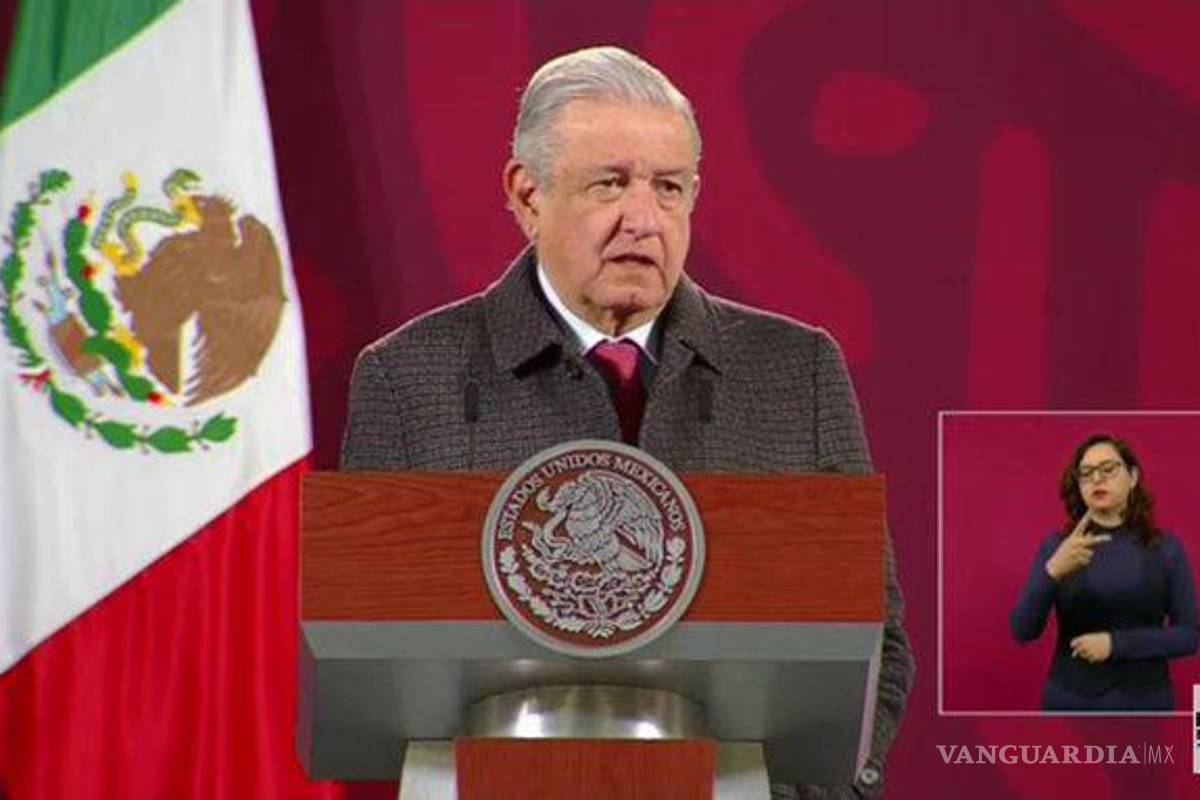AMLO sigue contra Oxxo, asegura que FEMSA pagó a Krauze y a Camín, entre otros