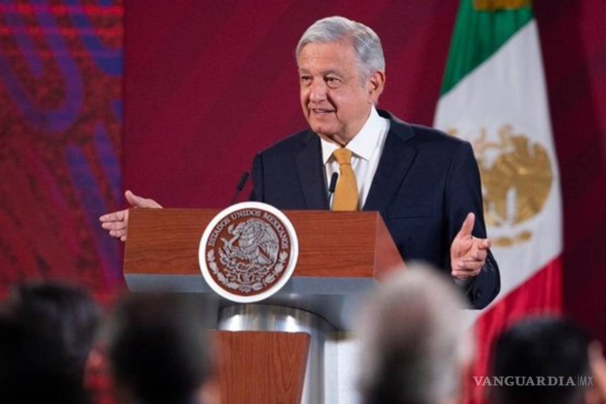 AMLO culpa a Salinas de Gortari de entregar electricidad a particulares