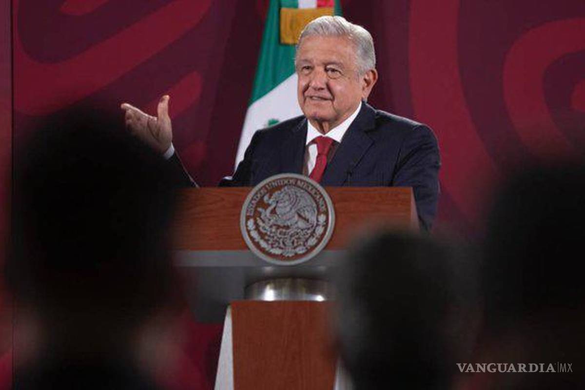 AMLO ahora acusa a Loret de tener nexos con farmacéuticas, tras reportaje sobre medicamentos