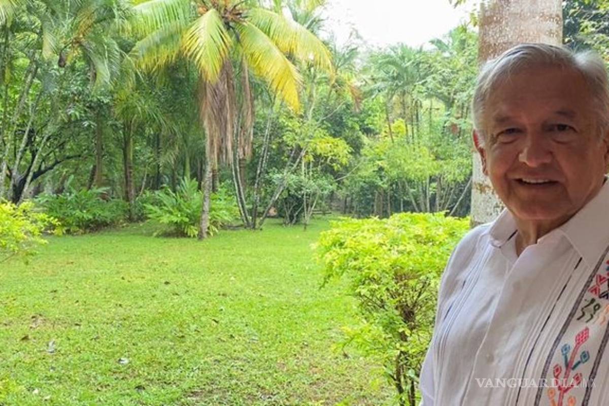 “No es por miedo a las mujeres, es para proteger el patrimonio”, responde AMLO sobre vallas