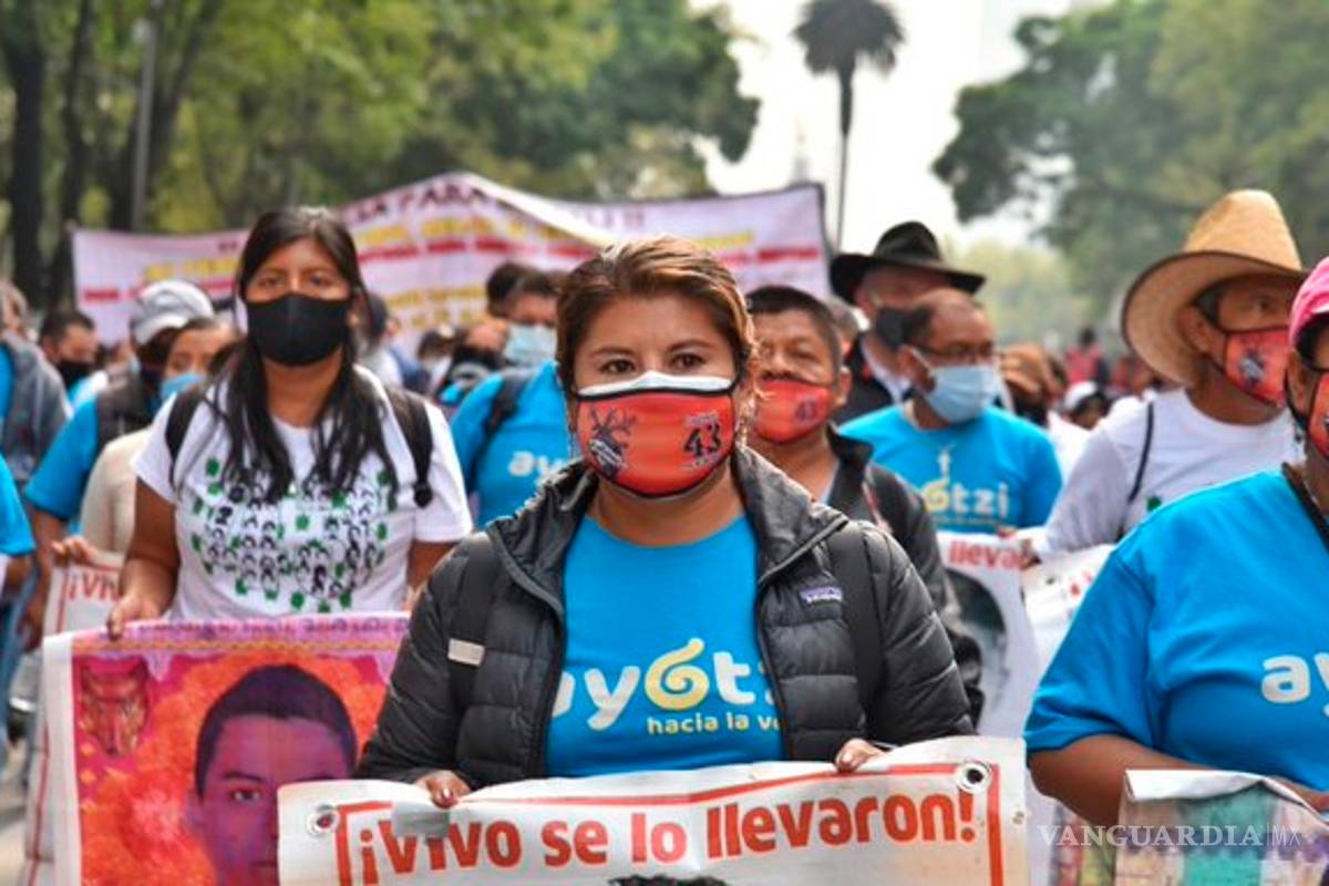 Familiares de los 43 piden a AMLO esclarecer ‘verdad histórica’ de Ayotzinapa