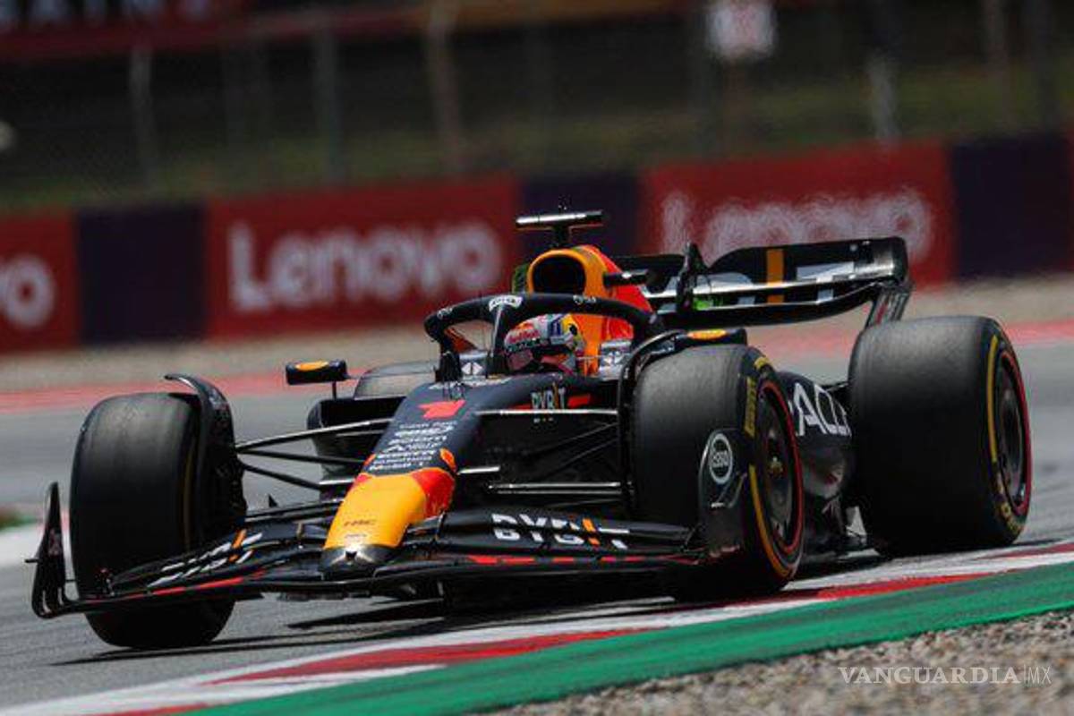 Verstappen deja en segundo a Checo Pérez en la FP1 del GP de España