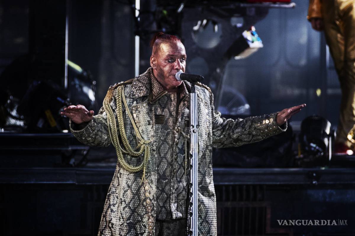 Cantante de Rammstein en terapia intensiva por coronavirus, asegura revista