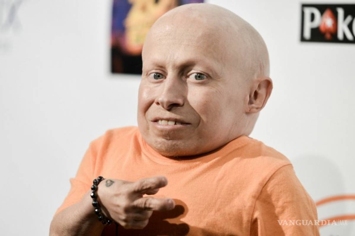Actor que interpretó a 'Mini Me' en Austin Powers está hospitalizado