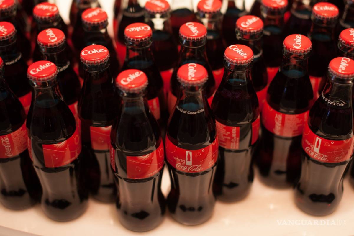 India prohíbe venta de Pepsi o Coca Cola por dañar la salud