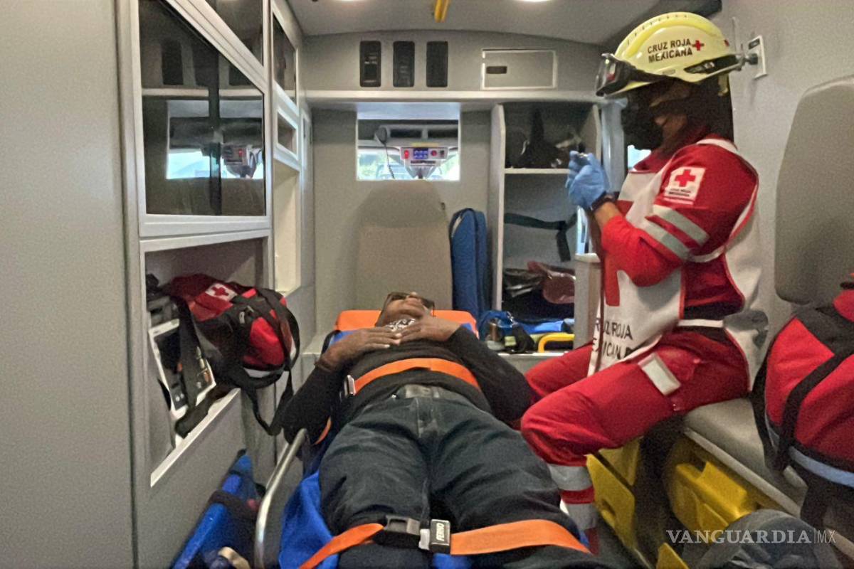 $!El trabajador fue trasladado a la Clínica Uno del IMSS para su valoración médica.