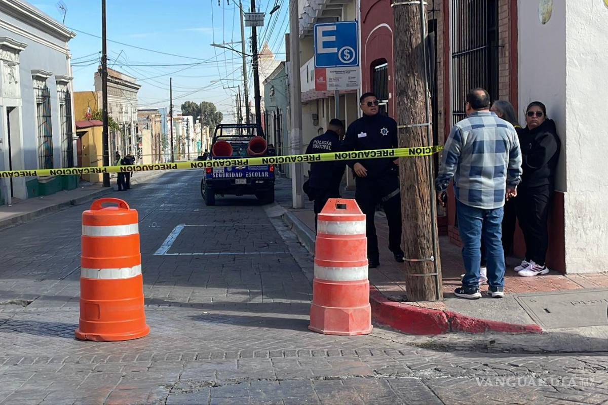 $!Familiares y compañeras de las pláticas religiosas presenciaron los hechos con consternación.