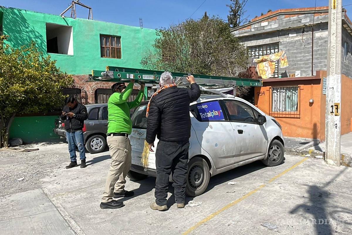 $!El accidente ocurrió en la calle Jesús Flores, donde se reportó un cable colgado en la zona.