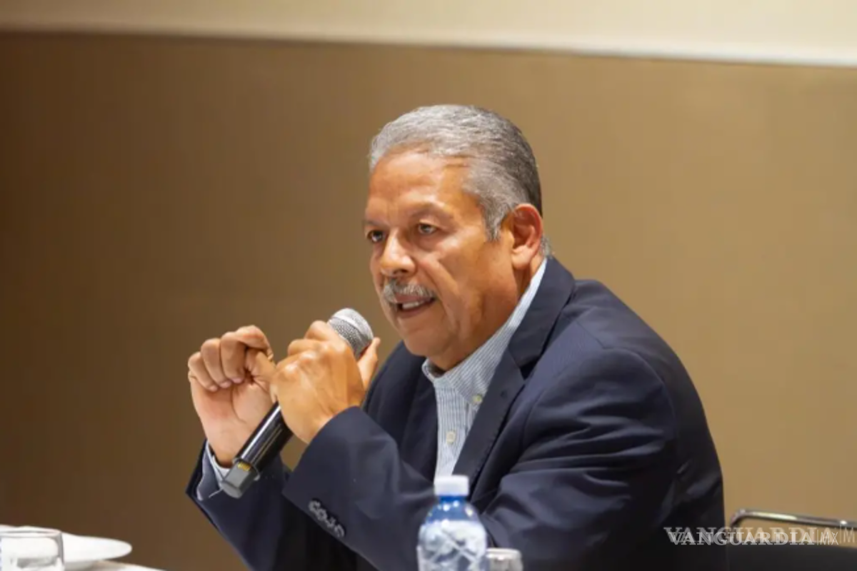 $!Tereso Medina Ramírez, dirigente de la CTM en Coahuila, hace un llamado urgente a la capacitación para la reconversión laboral ante el avance de la automatización en la industria.