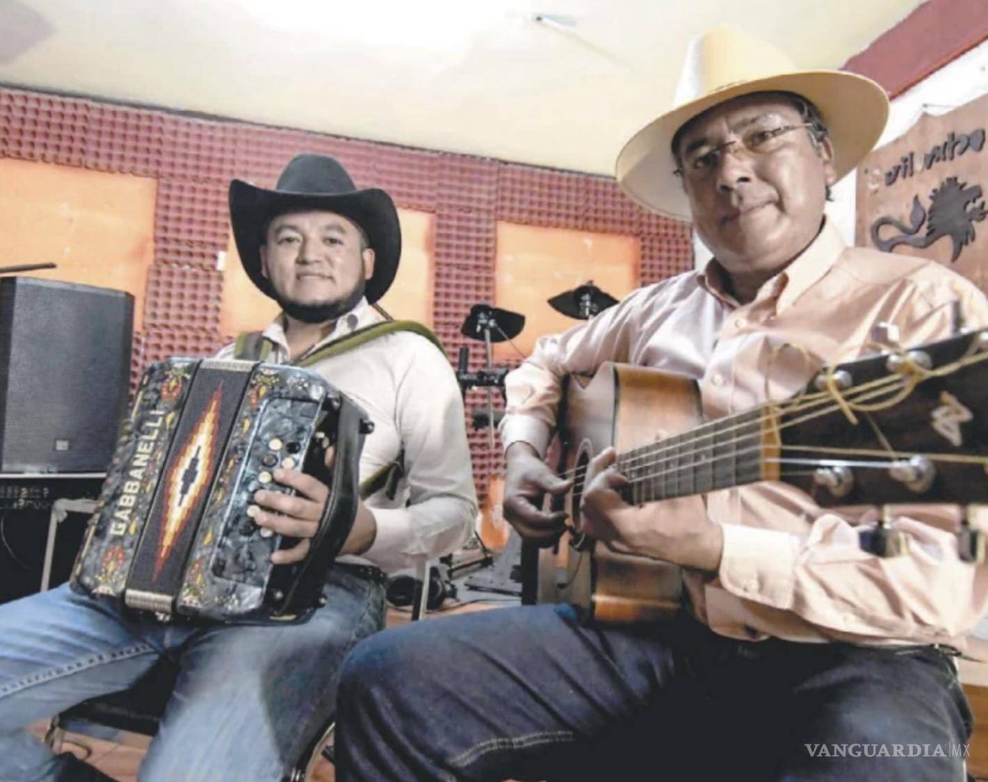 $!El acordeonista Alejandro Muñiz ha sido parte del equipo desde hace muchos años.