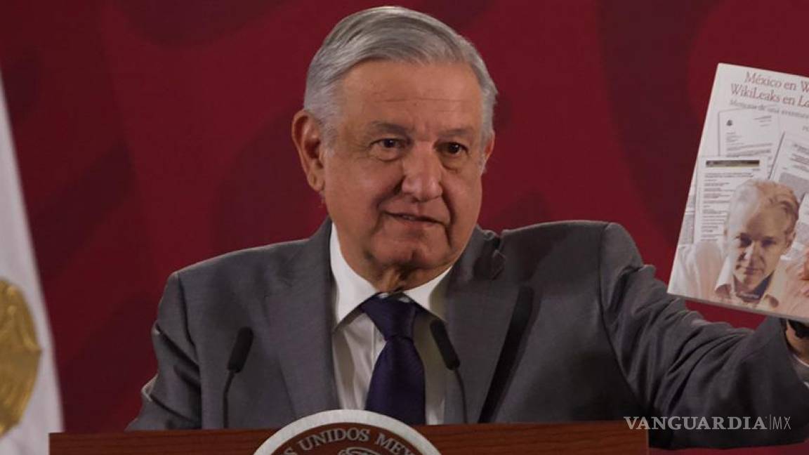 AMLO debe elogiar a Loret de Mola por revelar hackeo a Sedena, dice Muñoz Ledo y lo compara con Assange