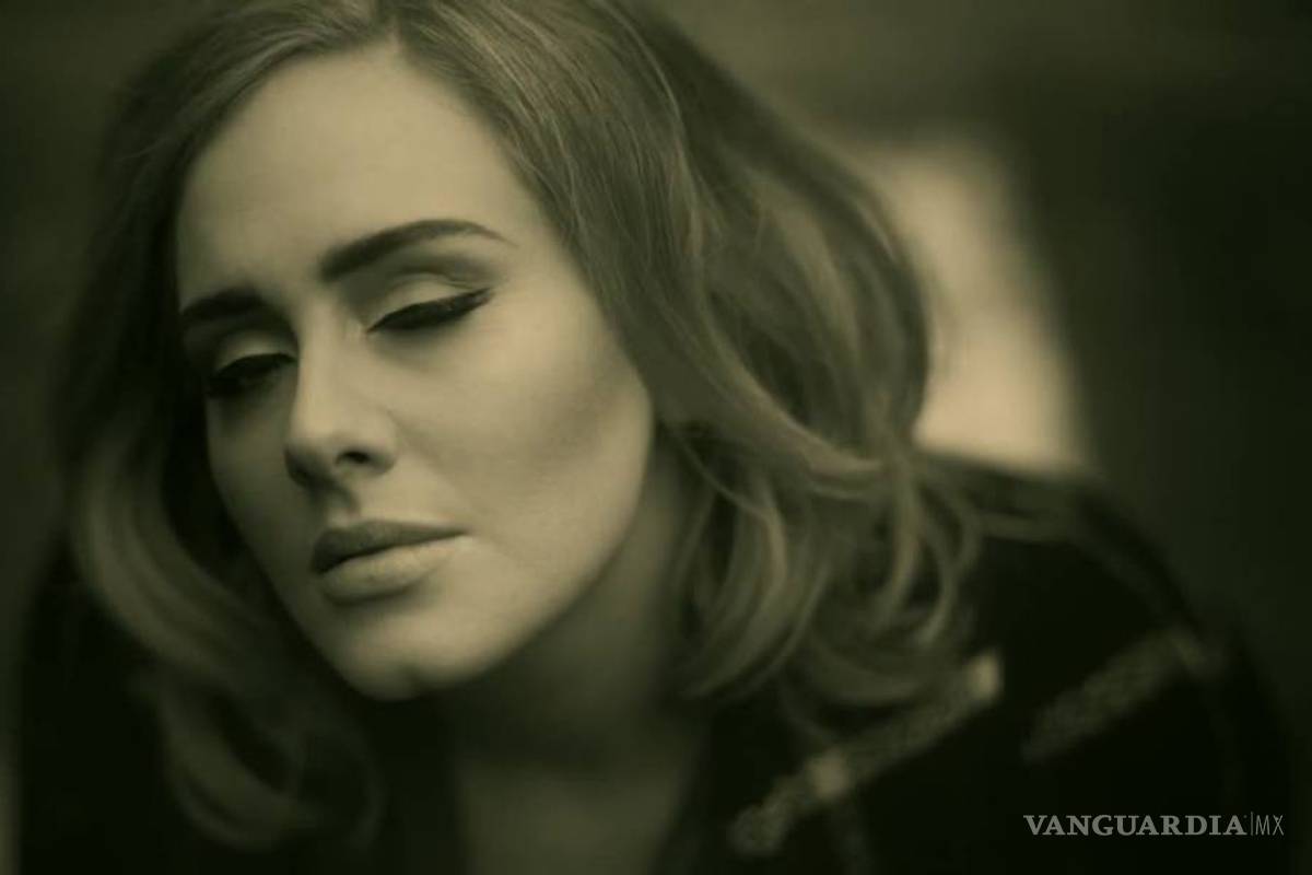 Regresa Adele con “25”, un disco de sonidos potentes