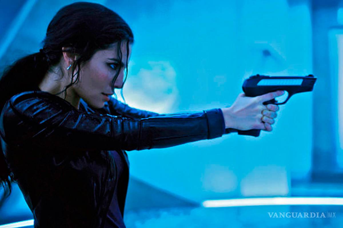 Martha Higareda impacta con desnudo total en serie 'Altered Carbon'