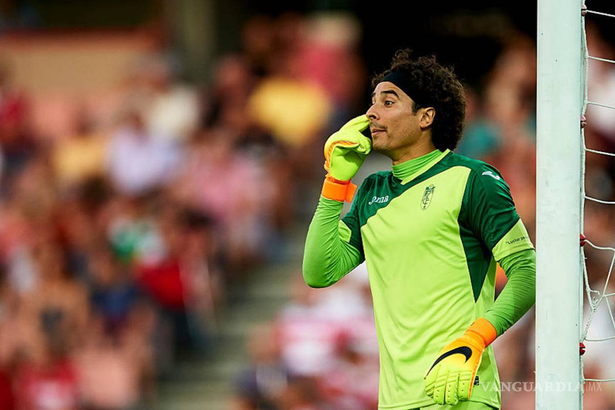 Guillermo Ochoa comete 'osote' y lo revientan en redes