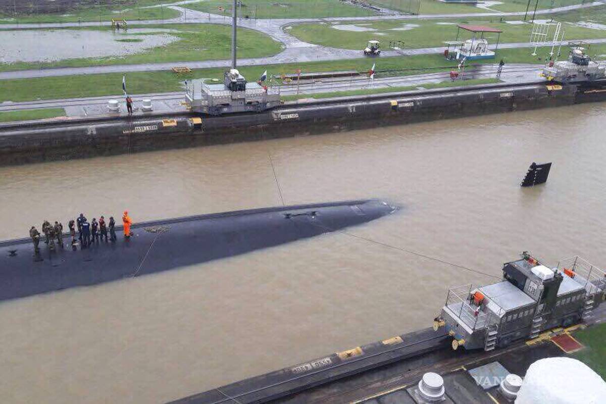 Submarino nuclear de EU causa alarma al pasar por el Canal de Panamá
