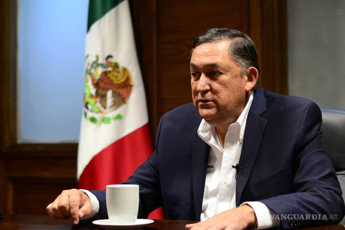 Anuncia Isidro su salida; PRI garantiza piso parejo