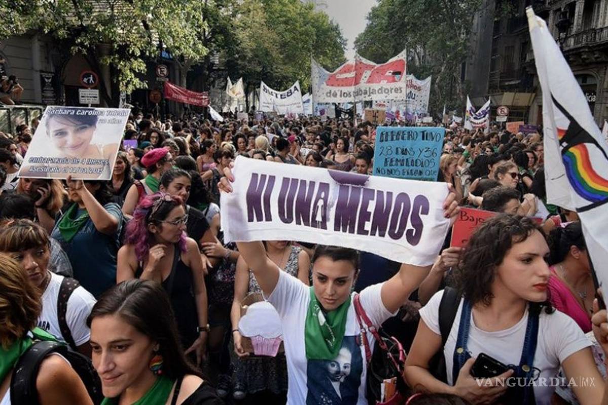 Mujeres latinas toman las calles para protestar contra inequidad y violencia