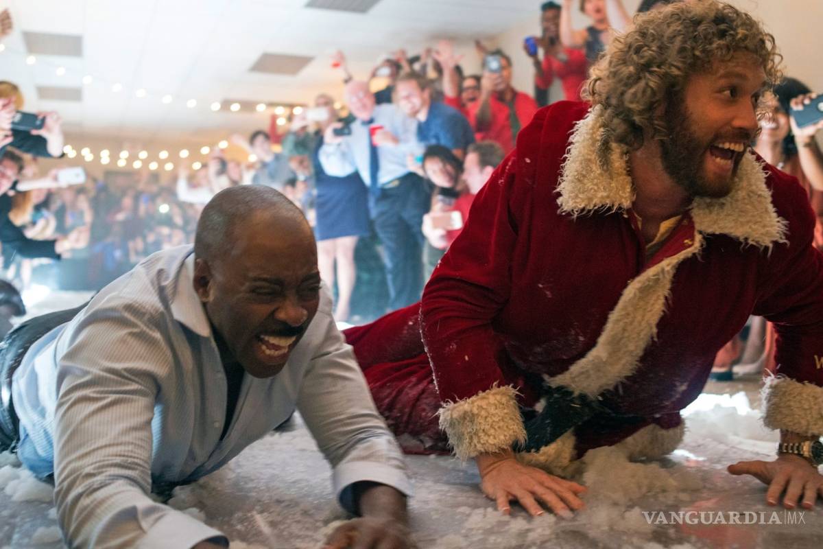 ‘Fiesta de Navidad en la Oficina’: Festejando entre borrachos