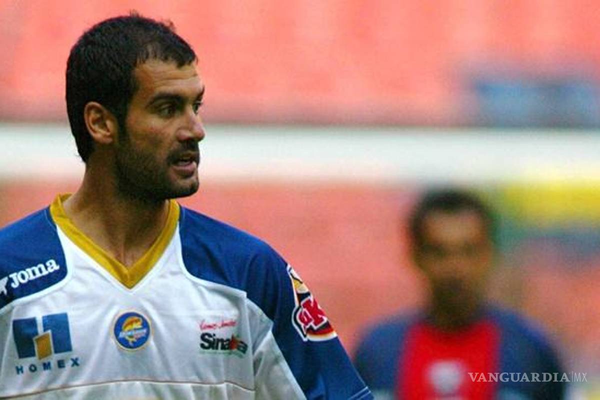 Guardiola se acuerda de México y posa con la playera de Dorados