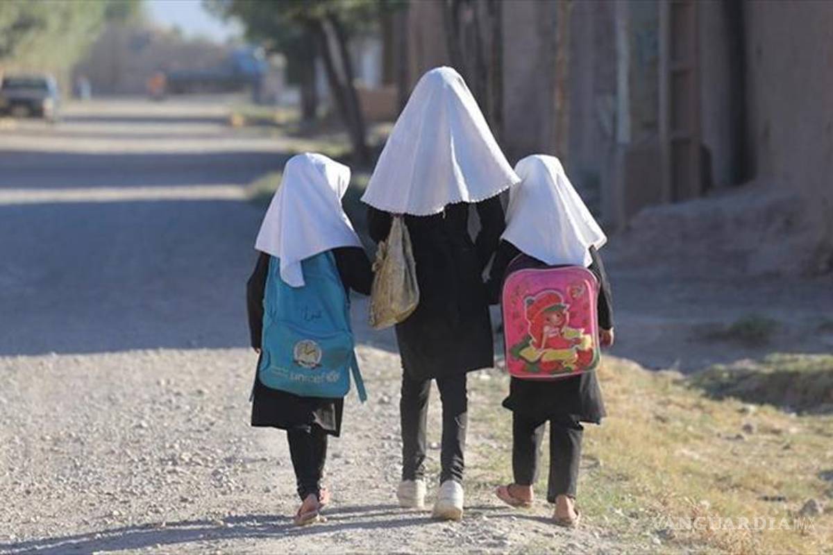 Prohibirán talibanes a afganos a que abandonen Afganistán “sin motivos”