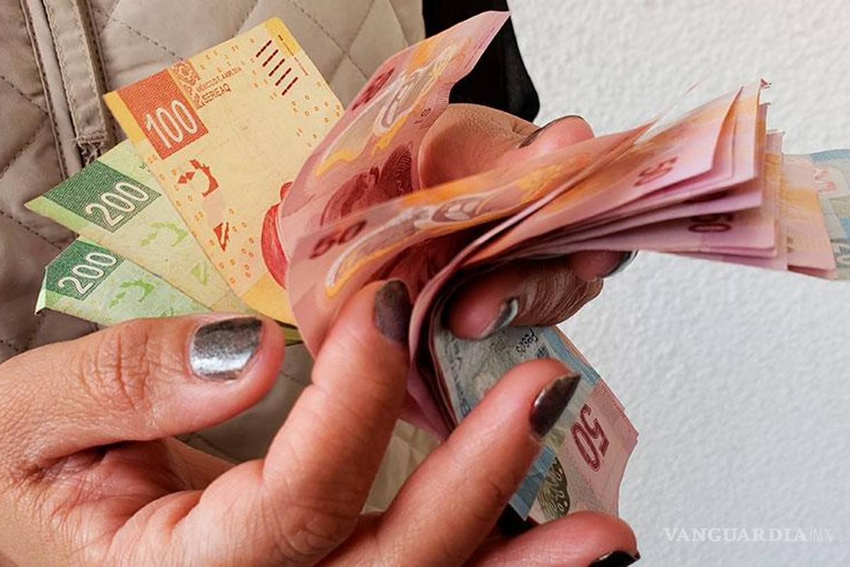 Pagos mínimos e intereses altos dan ganancias récord a los bancos: expertos