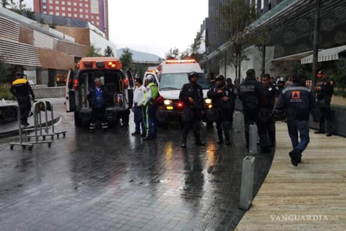 $!Balacera por motivos pasionales deja dos muertos en la exclusiva plaza Artz de la CDMX