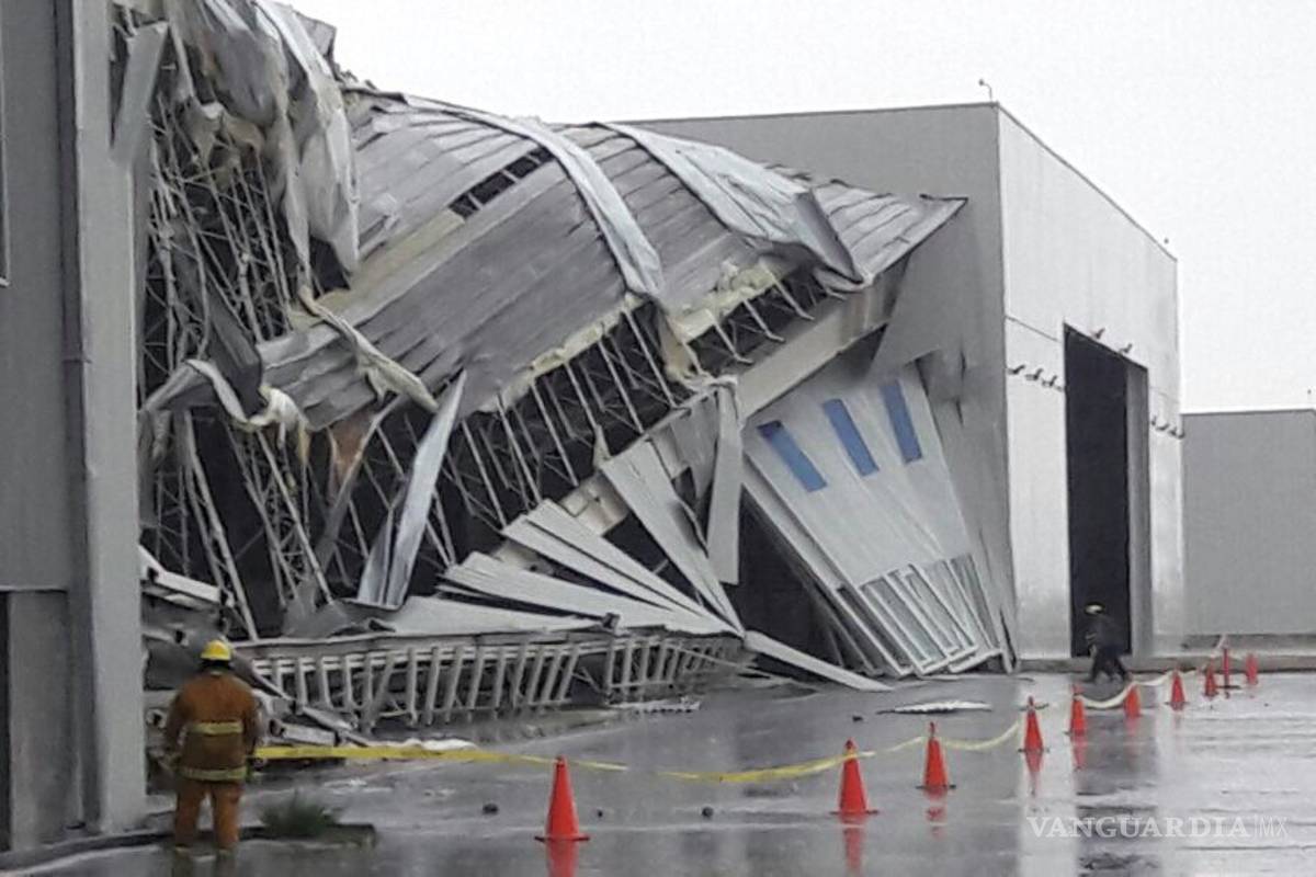 Desquician lluvias a Monterrey
