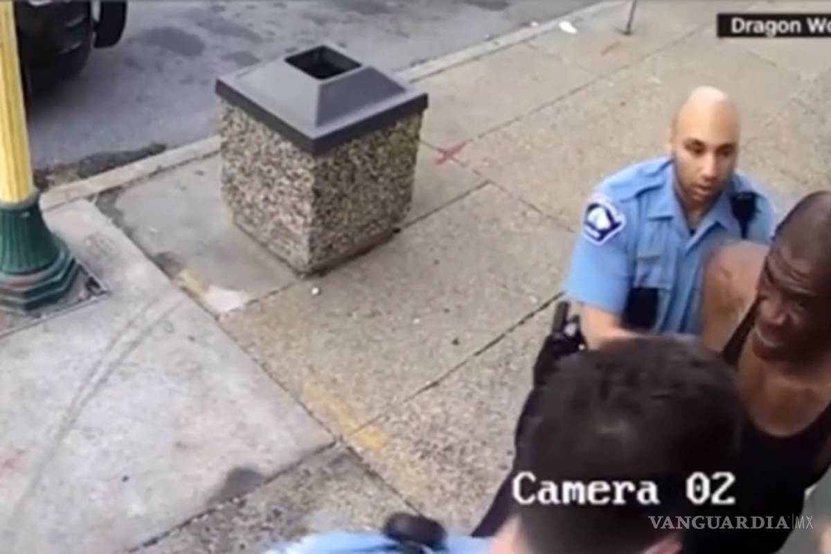 No hubo resitencia... salen a la luz las imágenes de George Floyd en el momento de ser arrestado (videos)