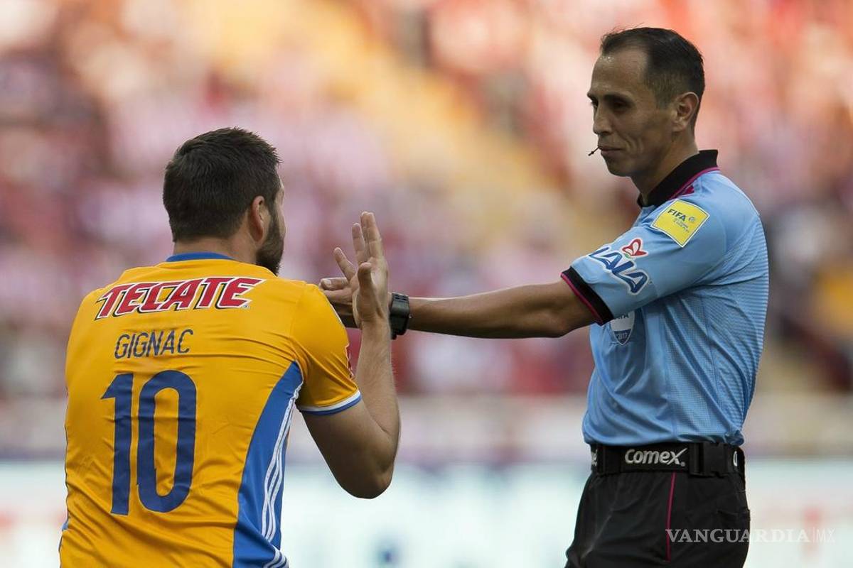 Luis Enrique Santander fue amenazado de muerte por no pitar el penal contra Chivas en la final