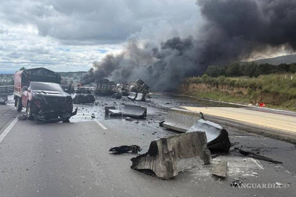 Explosión de pipa en la México-Puebla provoca cierre de la vialidad y un herido
