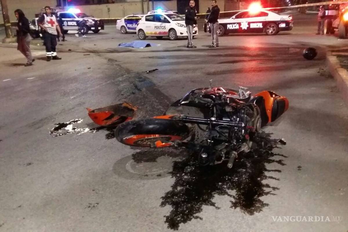 Muere motociclista en Torreón al chocar contra tráiler