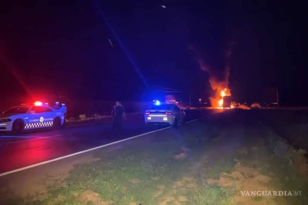 Grupos armados incendian tractocamión y autobús de pasajeros en Fresnillo, Zacatecas