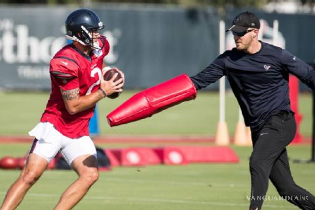 Falcons ‘recupera’ a T.J. Yates, asistente ofensivo